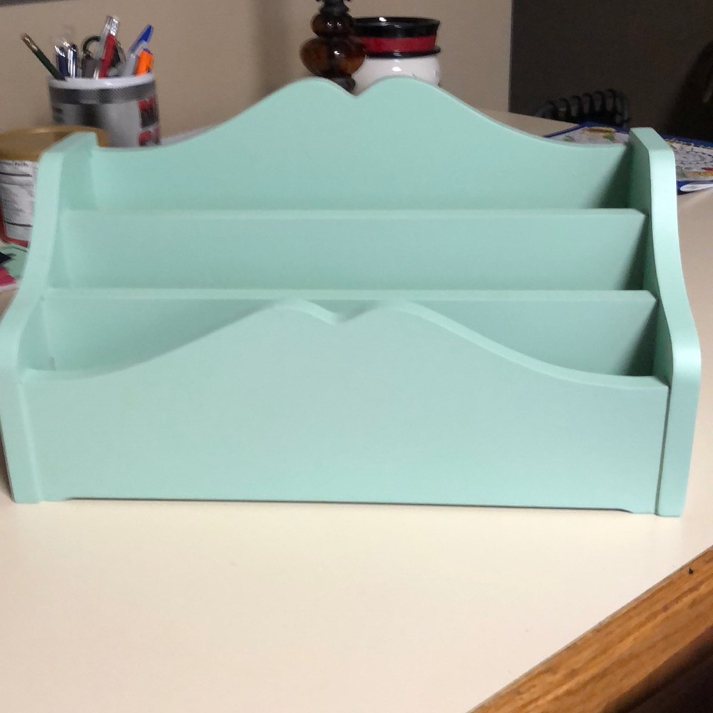 Desk organizer
